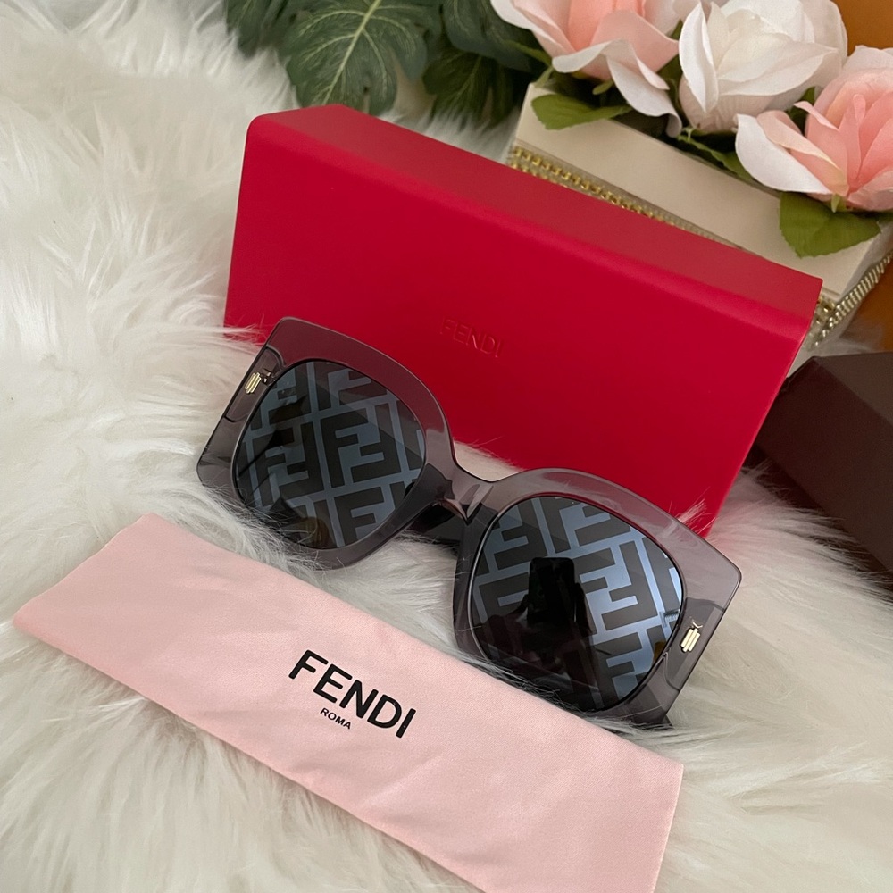 ❗️SOLD❗️Fendi sunglasses